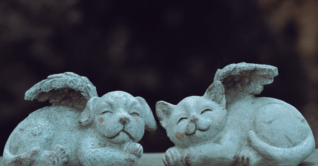 ペット葬儀にかかる費用の内訳と比較。火葬の種類や料金相場が分かりやすく整理された表。