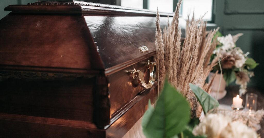 ペット自宅火葬のメリットとデメリットを比較する図表。安心感と近隣配慮の両面が視覚化されている。