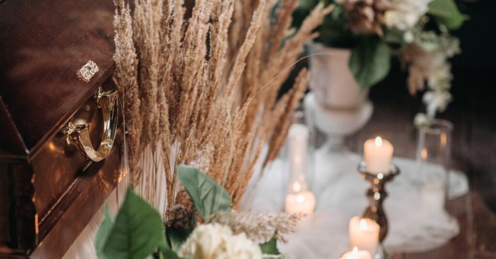 ペット火葬に適した花のアレンジメント。淡い色のカーネーションとカスミソウが美しく配置されている。